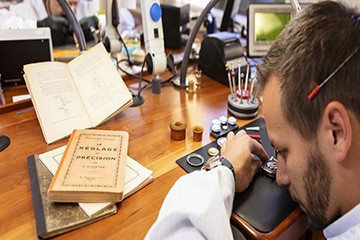 原装沈阳百达翡丽钢表带维修